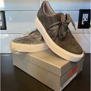 New in box Vaneli grey Yvette sneakers
